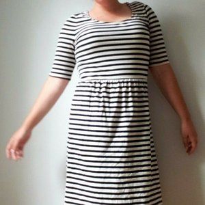 Old Navy Black and White Striped Dress